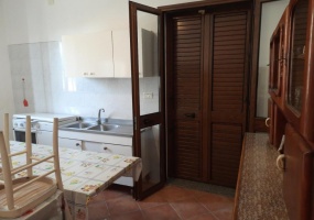 nella foto vedo una cucina in torre pali puglia